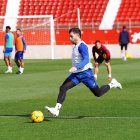 Adri Embarba quiere seguir en el Almería junto a su buen amigo Jonathan Viera.