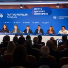 Mesa presidencial del Comité Ejecutivo del PP-A en Almería.