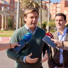 El secretario general del PP de Andalucía, Antonio Repullo, y Javier A. García, presidente del PP de Almería.