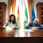 Firma del convenio entre la alcaldesa y el decano de los arquitectos