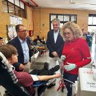 Juan de la Cruz, delegado de Salud y Consumo, visita la colecta de sangre en la UAL.