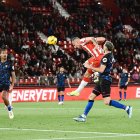 Milovanovic marcando su primer gol en Primera al Sevilla.