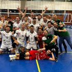Foto de la celebración tras la inapelable victoria ahorradora en el primer partido de cuartos de final.