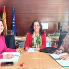 Reunión de María Muñiz con la delegada de Fomento y la directora de AVRA