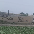 Pintadas contrarias a la mina aparecidas días atrás.