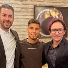 Álvaro Vizcaíno y David Pirri, de Promoesport, con Robertone.