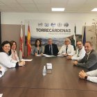 Firma del acuerdo entre Hospital Torrecárdenas y AECC.