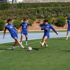 Melero golpea la pelota en el campo Anexo.