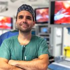 El doctor almeriense Ignacio Puche Sanz tras una intervención.