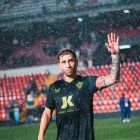 Embarba saluda al final del Rayo-Almería.