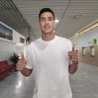 César Montes feliz a su llegada a Almería.