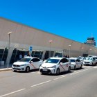 Parada de taxis en el aeropuerto de Almería.