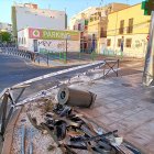 Los restos del accidente a las puertas del Barrio Alto.