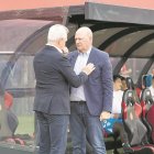El saludo de dos técnicos experimentados de nuestro fútbol: Javier Aguirre y Pepe Mel, en Son Moix.