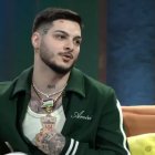 El cantante almeriense ha vuelto a acudir a \'La Resistencia\' con regalos para David Broncano y el programa.