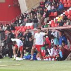 Pubill en el banquillo esperando el gol que no llegó ante el Girona.