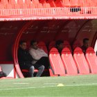 El asesor Joao Gonçalves en el banquillo del Estadio el día del primer entrenamiento de Pepe Mel en el equipo.