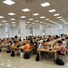 Sala de estudio de la segunda planta de la Biblioteca Francisco Villaespesa el día de antes de Selectividad.