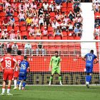 Antonio Puertas en su última aparición en Almería lanzando un penalti.