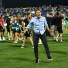 Rubi levitando tras el ascenso del Almería a Primera División.