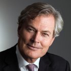 Miembro del Comité de Honor del congreso.