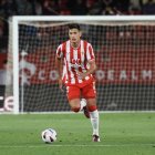 César Montes firmó un largo contrato con el Almería hasta junio de 2028.