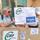 Imágenes de la manifestación del pasado lunes en la sede de CSIF Almería.