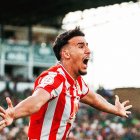 Rachad celebrando el (1-2) que abría las puertas del ascenso.