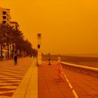 Imagen de una jornada de calima en la capital almeriense.