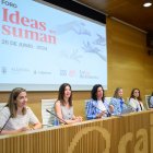 Paz Carreras, Rosario Soto, María del Mar Vázquez, Mercedes Aranda, María Castillo y Ana María Molina en el I Foro ‘Ideas que suman’.