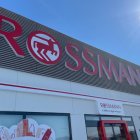 Fachada del nuevo local de la cadena alemana en Albox.