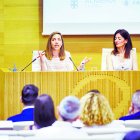 A la derecha, Paz Carreras Seguí, directora de I+D de Cosentino.