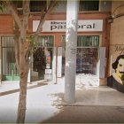 la Librería Pastoral está situada en la calle Velázquez.