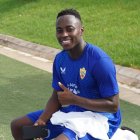 Appiah vuelve a casa para arreglar su situación.
