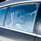 Turki Al-Sheikh saluda en una de sus visitas al Estadio de los Juegos Mediterráneos.