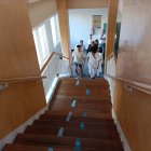 Antonio, paciente del Hospital de Poniente, subiendo los 58 escalones.