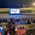 Cine familiar al aire libre en Almería y Retamar hasta el 17 de agosto presentado por humoristas almerienses. 
