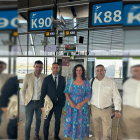 La alcaldesa de la capital, María del Mar Vázquez, y Ricardo Céspedes, gerente de LA VOZ y Cadena SER, en el Aeropuerto de Madrid.