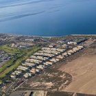 Vista aérea de los terrenos en los que ya han empezado los trabajos del Dreambeach 2024 (FOTO: J. A. Hernández).