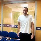 Paco Del Águila en la cabina de la Cadena SER.