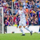 El centrocampista debutó en 2023 con el primer equipo bermellón frente al FC Barcelona.