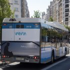 Imagenes de los autobuses de promoción Destino Vera en la Gran Vía.