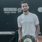 Barranco con el trofeo de subcampeón en el Concord Iasi Open tras caer con Hugo Dellien.