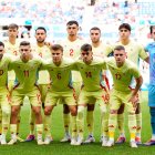 El once de España con Pubill (2) y Álex Baena (10) ante la Selección de Japón. 