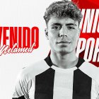 Nico Melamed espera su turno para ser inscrito en el Almería.