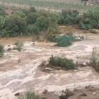 Las luvias han provocado la salida de algunas ramblas como la de Canalejas a su paso por el municipio de Pulpí.