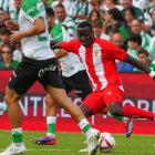 Lopy llegó al partido para darle un plus al Almería en solidez.