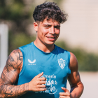 Nico Melamed sigue tan feliz en los entrenamientos del Almería.