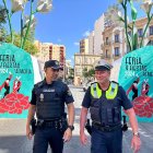 Georg Steinmuller patrulla por El Paseo con su compañero de la Policía Nacional de Almería.