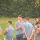 César Montes, pensativo en la charla de Rubi.